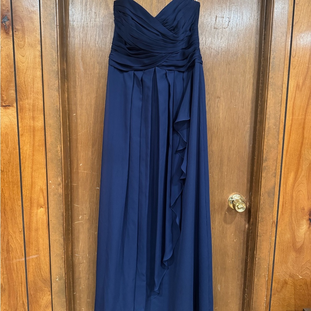 Elegant Navy Blue Strapless Evening Gown